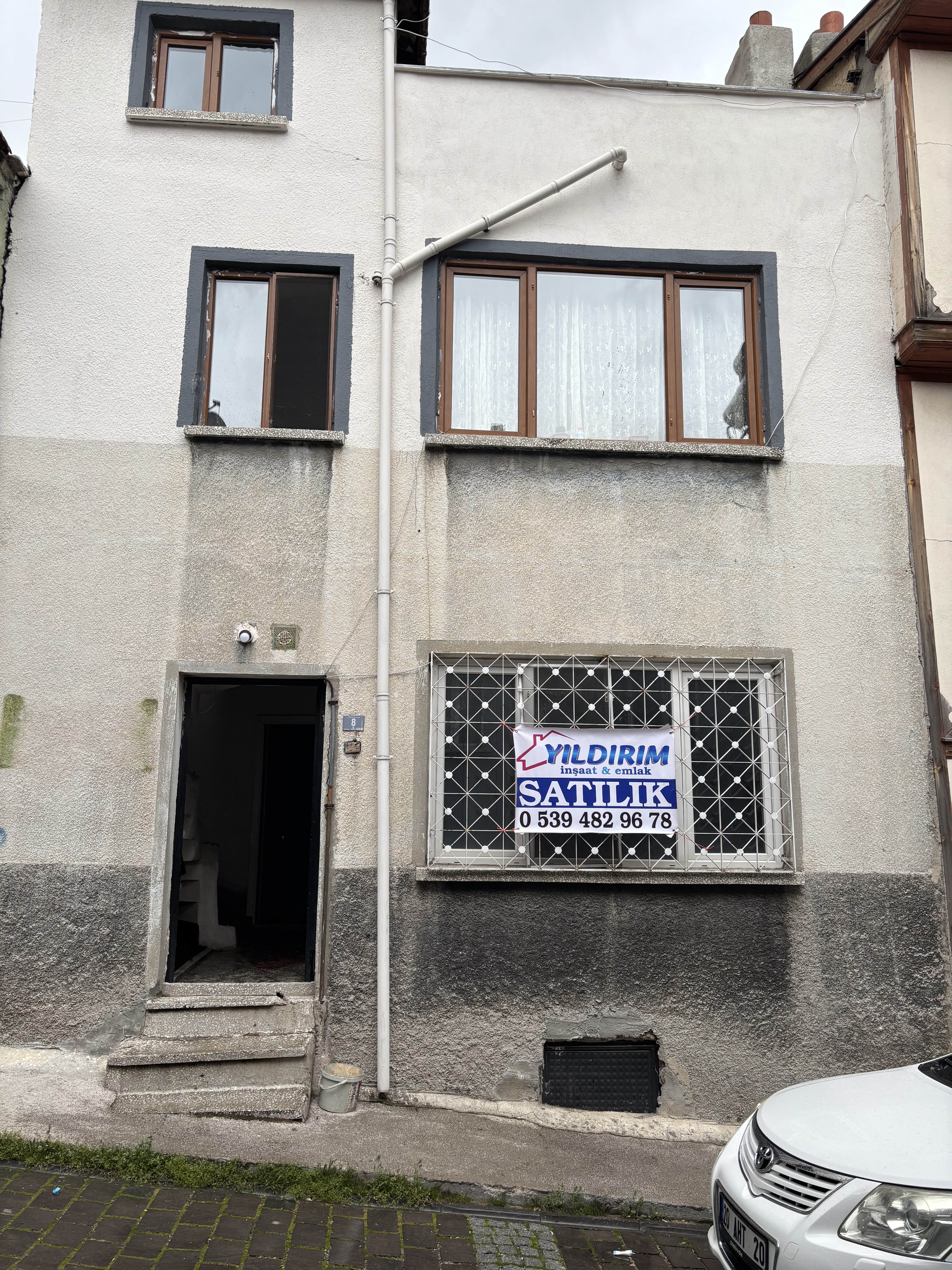 SATILIK MÜSTAKİL EV AFYON MERKEZDE 